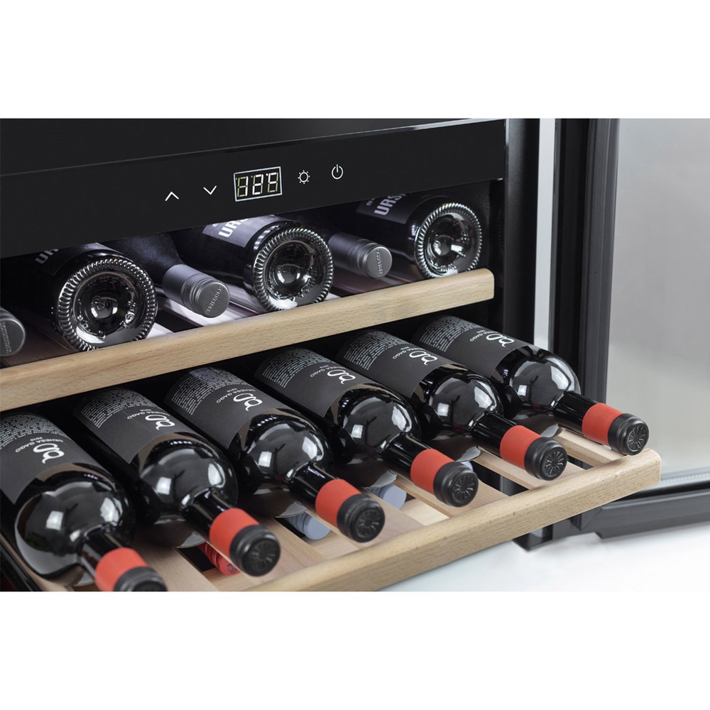 Винный шкаф встраиваемый Caso WineSafe 18 EB inox