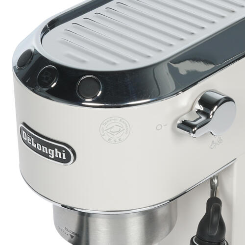 Кофеварка рожковая DeLonghi EC685.W белый