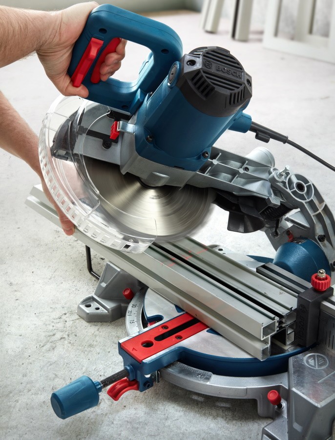 Пила торцовочная BOSCH GCM 216, 1300 Вт