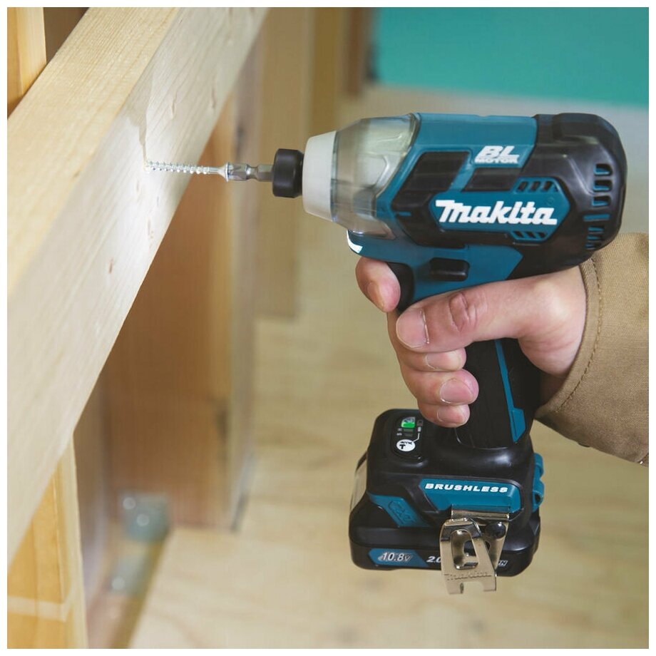 Шуруповерт Makita TD111DWAE кейс в комплекте