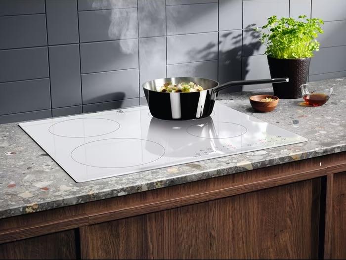 Варочная панель индукционная Electrolux LIR60430BW, белый