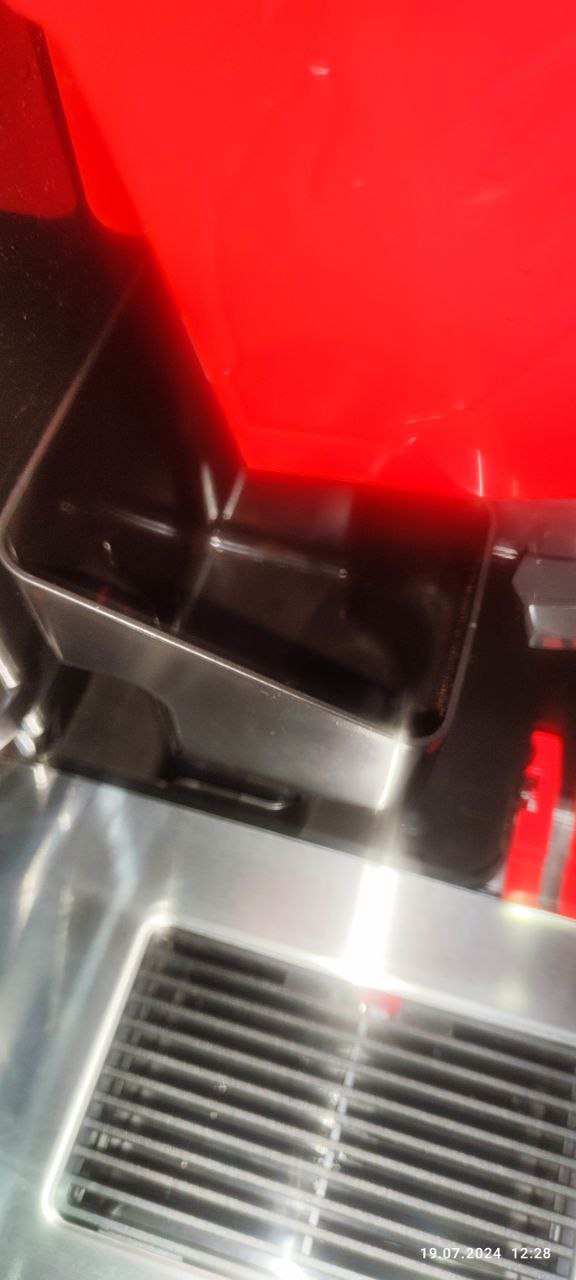 [УЦ-033] Кофемашина автоматическая Bosch VeroCup 100 TIS30129RW, черный, уценка