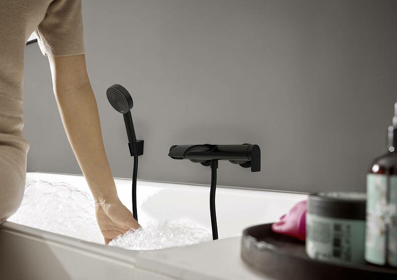 Смеситель для ванны с душем Hansgrohe Vivenis 75420670, черный матовый