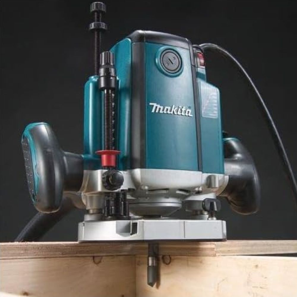 Фрезер сетевой Makita RP2302FC02