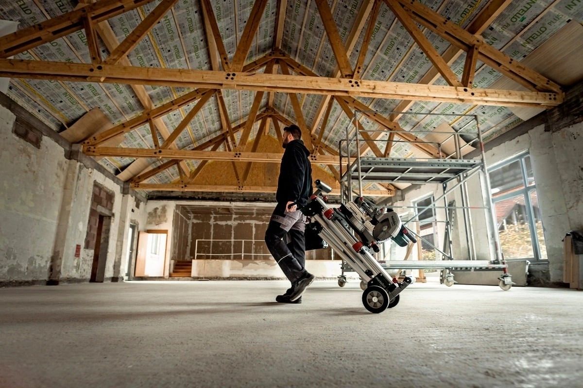 Пила торцовочная Metabo KGS 254 M set (613254900)