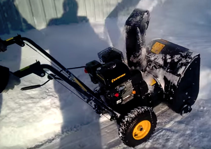 Снегоуборщик бензиновый CHAMPION ST656